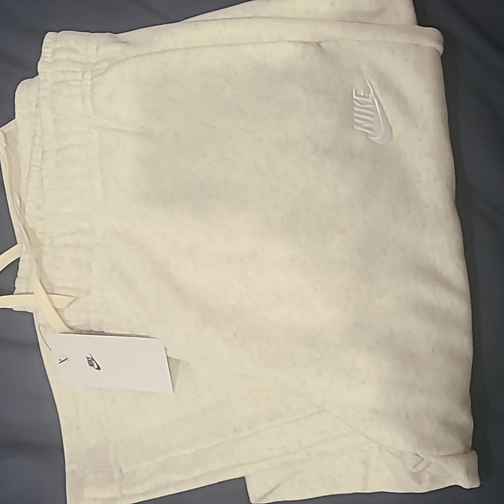 Nike standard fit mid rise wide leg pants